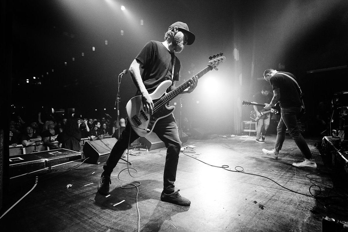 We’re back in Oshawa 🇨🇦 this Saturday for the all new Bond Street grand opening. A building with so much punk history, you can almost smell it. 🐺🪩

GET TICKETS 🔽
theflatliners.com 

📸 <a href="/larvalungs/">riley</a> 
#NEWRUIN #FLATSFOR20