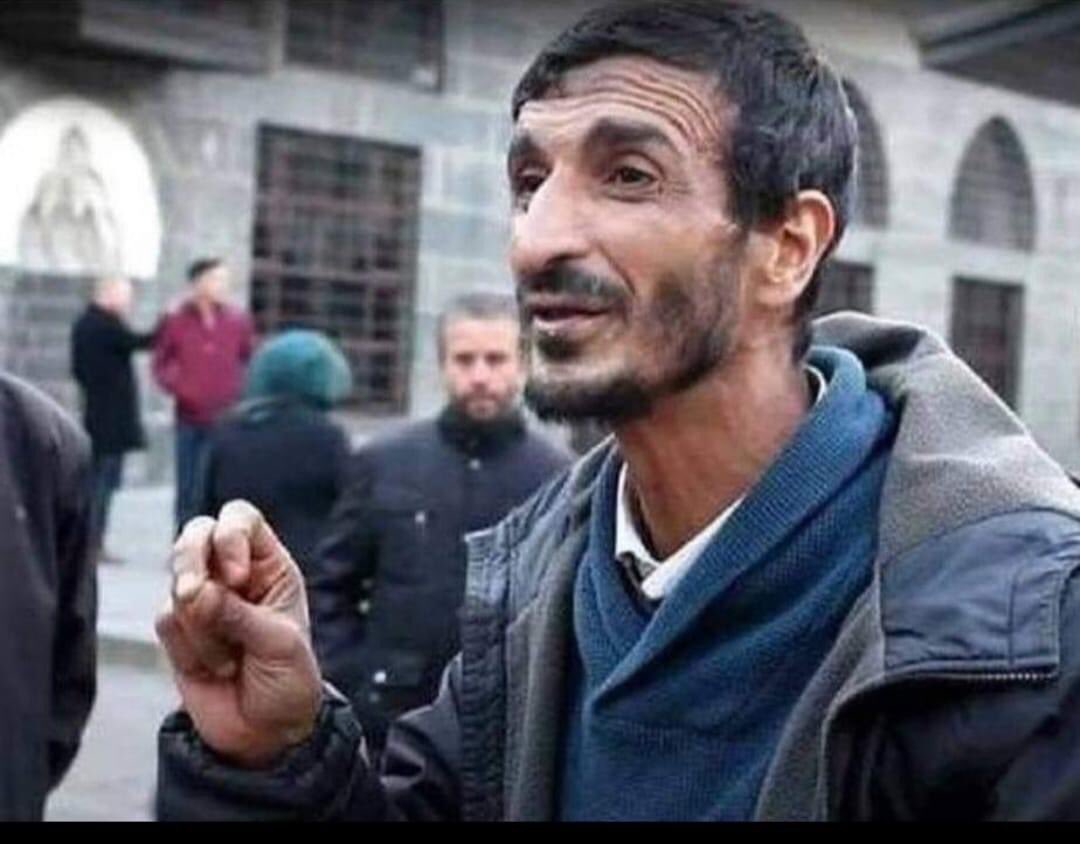 Kendi halinde gariban bir adamdı Diyarbakır 'lı Ramazan hoca..
Bıçaklı saldırı sonucu hayatını kaybetti..
Mekanı cennet olsun