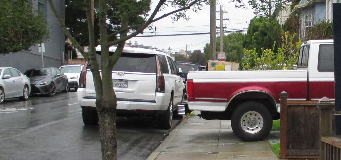 vegosapien's tweet photo. @SF311 This truck has been fully blocking the sidewalk for weeks, across the street from two elementary schools. 466 Hearst Ave. https://t.co/YvBSi4hufU