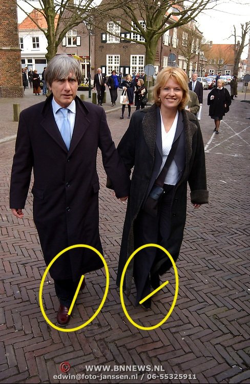 G11Sven's tweet photo. 2️⃣ Gerlach #masonslaafje Cerfontaine
'Man' (?) v Pia Dijkstra🚩. Pres. dir. @Schiphol🚩. In RvT's @Filmfonds & @OLVG & @CBR etc🚩. Chipshol affaire🚩. #FtM = inverted couple? #Shill.
#PiramidHands
#CheckerboardFloor ◾️◽️
#InvertedCouple?
#Davos #WEF 1999! https://t.co/fJeA96dLWW