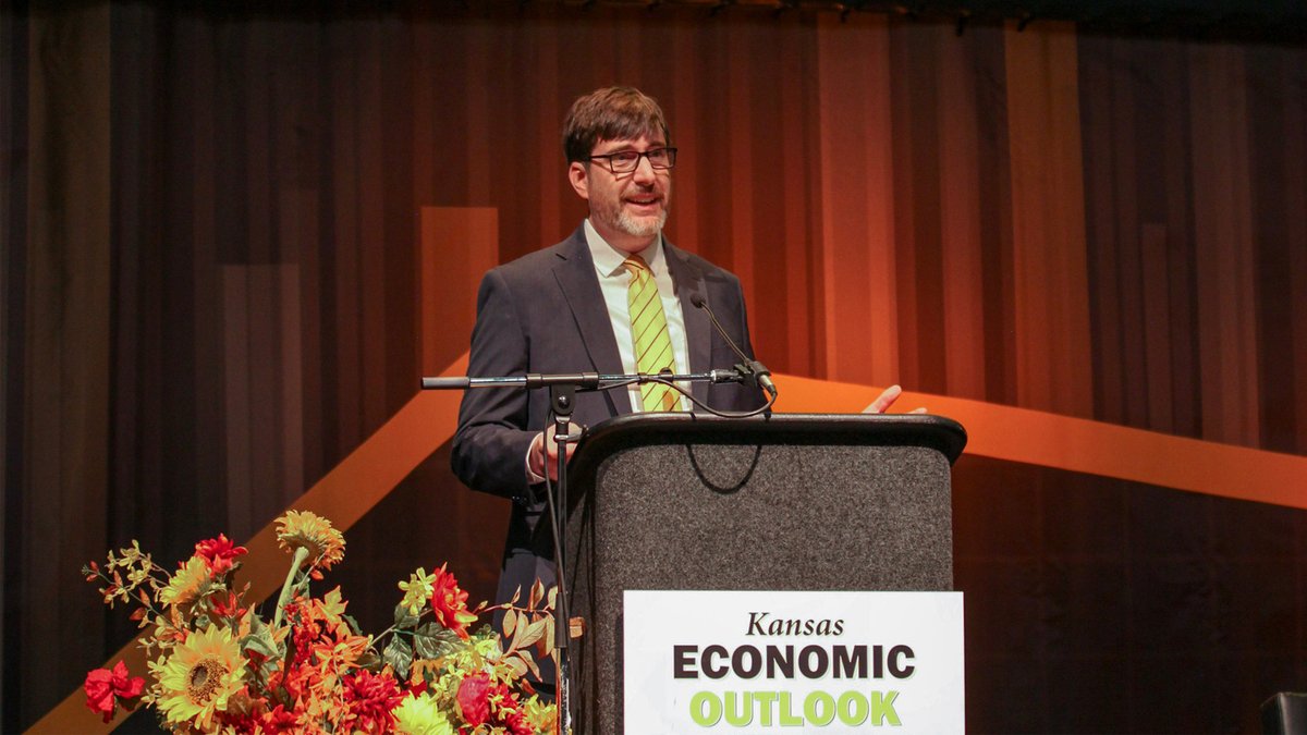 ✨𝙆𝙖𝙣𝙨𝙖𝙨 𝙀𝙘𝙤𝙣𝙤𝙢𝙮 𝙐𝙥𝙙𝙖𝙩𝙚! 🌻📈

Our very own <a href="/wsuCEDBR/">CEDBR</a> just dropped the latest 2024 Kansas Employment Forecast, and it's worth checking out. 👀 🚀 Dive into the details at cedbr.org/forecast-blog?…

#ShockersUp #ShockerBusiness #KansasEconomy