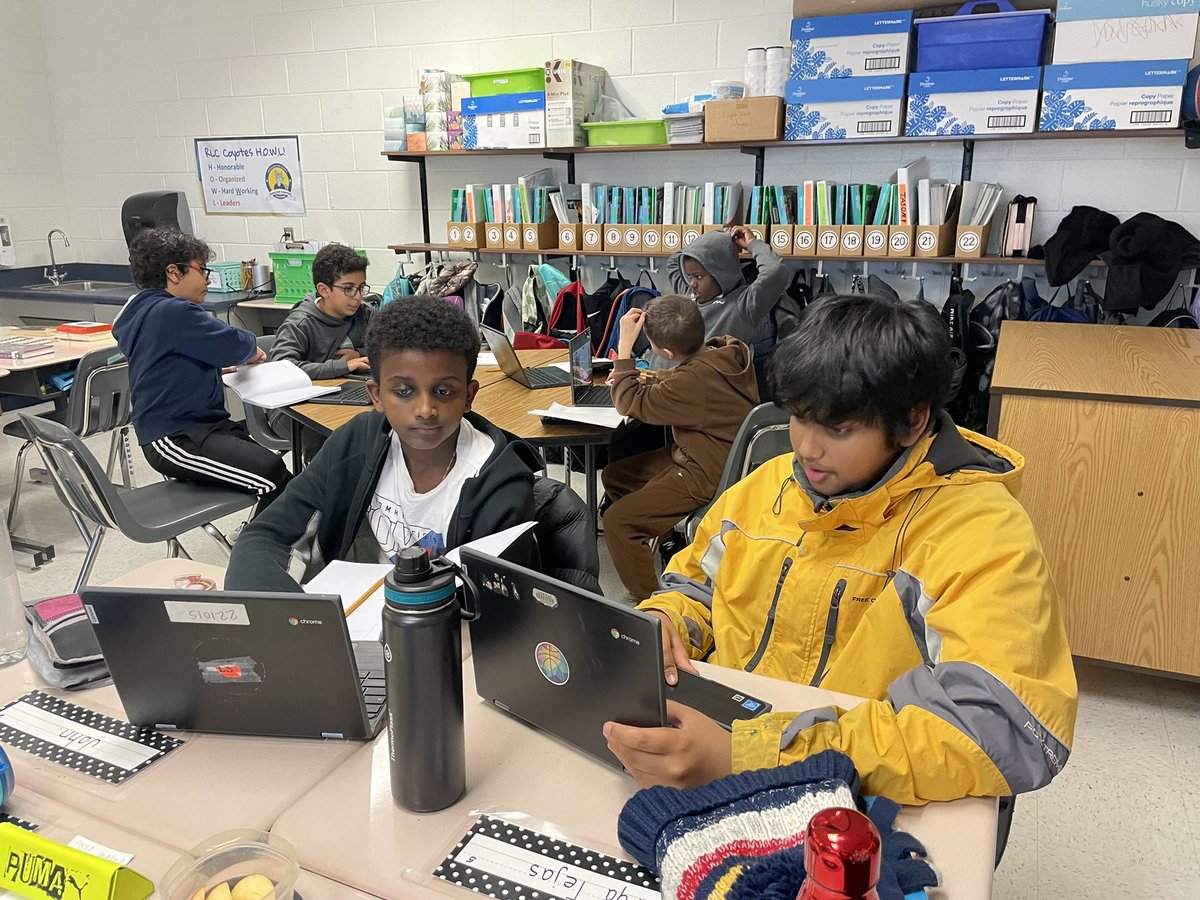 MrsJoyceRLC5th's tweet photo. Researching topics for Genius Hour! https://t.co/iS2us1gIh3