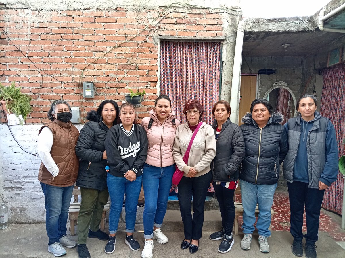MarielLoOpez16's tweet photo. Reunión mañanera comenzamos el día saludando a mis amigas de #Jacalones mujeres trabajadoras siempre pensando en la gente de su comunidad y comprometidas con el #EquipoADMM en #Chalco
Gracias Leonor Colin
#Distrito1
@ANTAPIA07 https://t.co/i99OMrGAkb