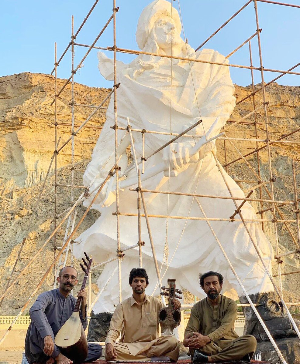 Statue of Admiral Mir Hammal jehand(Balochi: میر ھَمّل جیھند), known as Nightmare of the Portuguese sailors in 16th century.

Mir Hammal was son of Jihand &amp;Māho Hout, the Rulers of a small port called Kalmat in Makuran coast(South Eastern Iran).

 Hammal’s father “Jihand”…

1/7