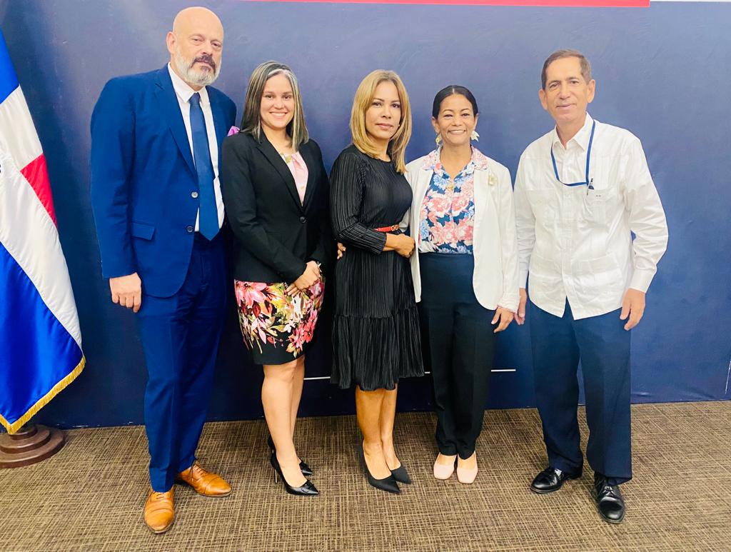 UNODC_ROPAN's tweet photo. Agradecemos la confianza en la labor del Programa de Pasajeros, Carga y Gestión de Fronteras #PCBT de #UNODC.
@IDAC_RD @MRamirez_ONU https://t.co/58uVSWobwy