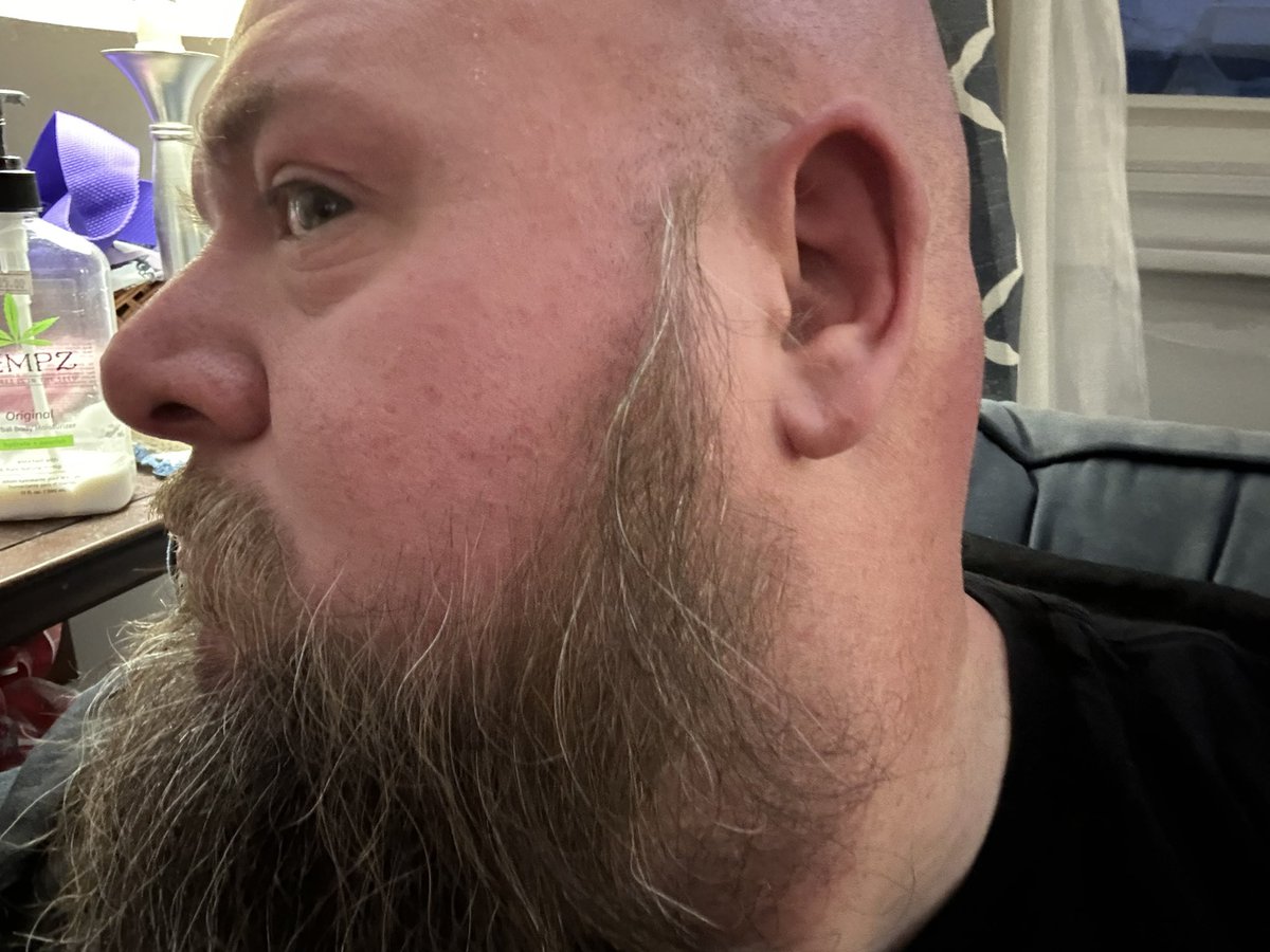 Mmmmm mmm. Just got outta the shower, which was remarkable. Drying the #beard #metalbeard and I noticed more grey rolling in. Through the front and even the sides!!

Alright alright go easy on my double/triple chins

#dadbods #fatty