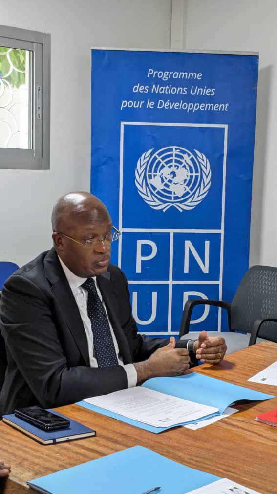 PamboYvonne's tweet photo. Échange très constructif avec le Garde des Sceaux @GONDJOUTPaul - un plaisir d’accompagner le Gabon 🇬🇦 dans ce bel élan de réforme - les mots clés : transversalité, efficacité pour les 18 prochains mois ⏰ 🗳️ https://t.co/QBRFC5DuYn