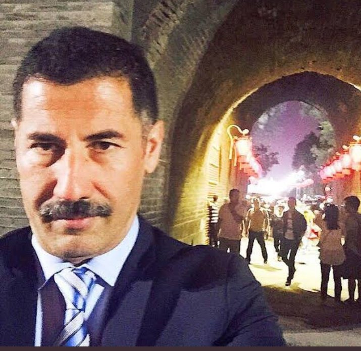 <a href="/igdirfedaisi31/">Alemdar</a> Max erkek adam selfiesi