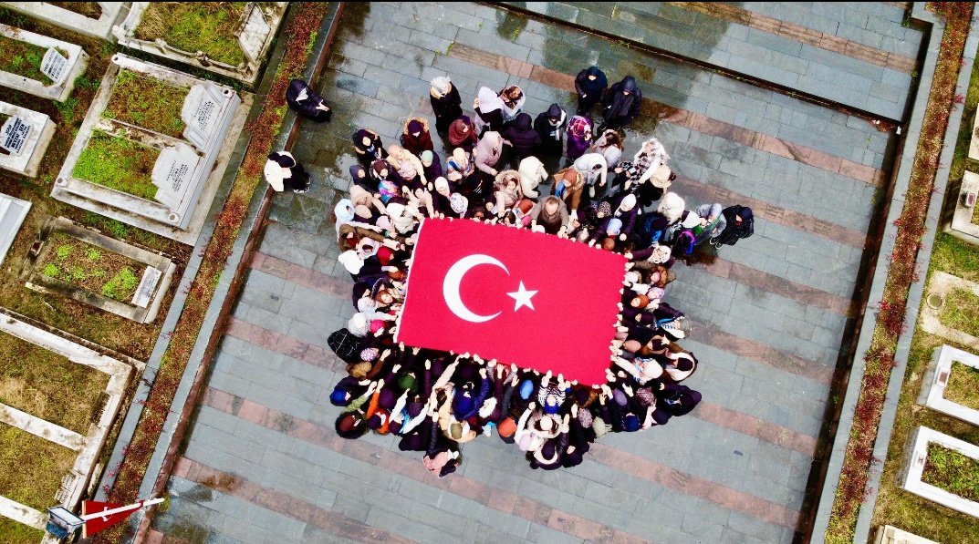 drskeletonn's tweet photo. •Ey ay yıldızlı bayrak! Sen varsan biz de varız. Sen yoksan biz zaten yokuz.
.
.
.
#GSBYurtlarıKampta 
#Samsun
#kışkampları
#şehit 
#vatan
#bayrak
#GSB_KYGM 
@GSB_KYGM 
@GSB_Samsun 
@OA_BAK 
@erdemokandan https://t.co/ooytfhbTbP