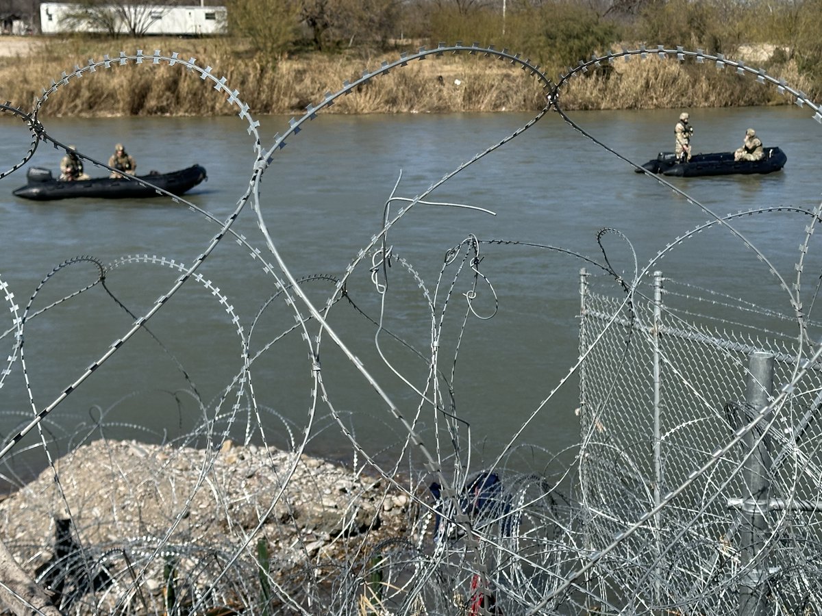 GregAbbott_TX's tweet image. The Texas National Guard is working around-the-clock to repel and deter illegal crossings near Shelby Park.

We will continue to hold the line.