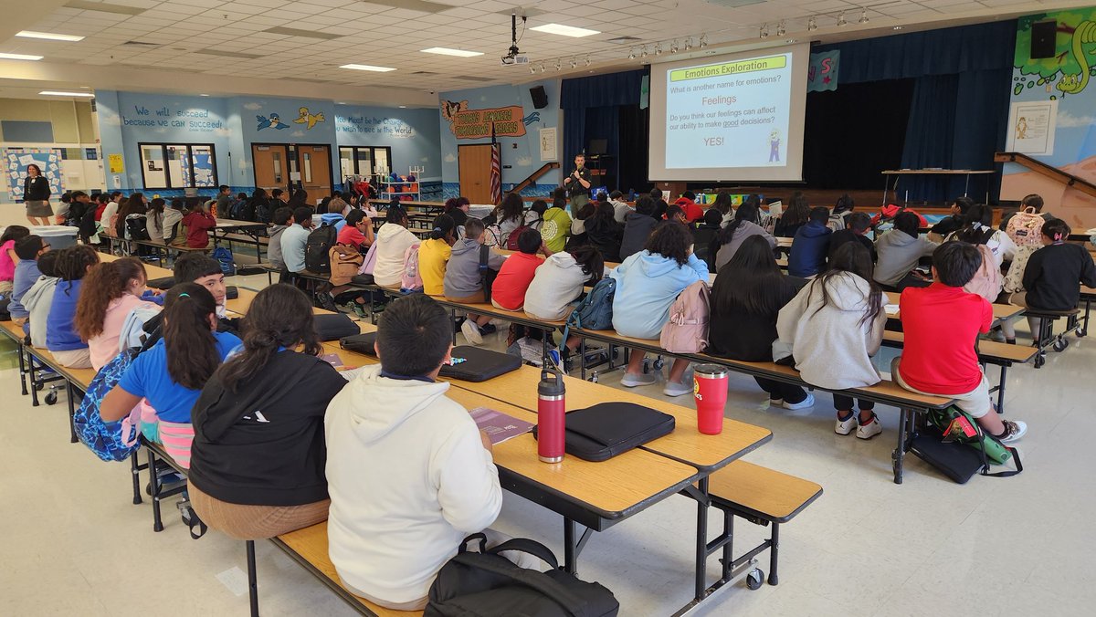 MrSeguraj's tweet photo. 2nd grade learning the Blues with Violins. Kindergarten celebrating 100 days! And 5th Grade L.E.A.D with @DeputyWoodsJ  @collierschools @EPEBobcats @EPE_tech @EPE_RelatedArts @CollierFineArts @mscordeiroepe https://t.co/OW3OLWXn8O