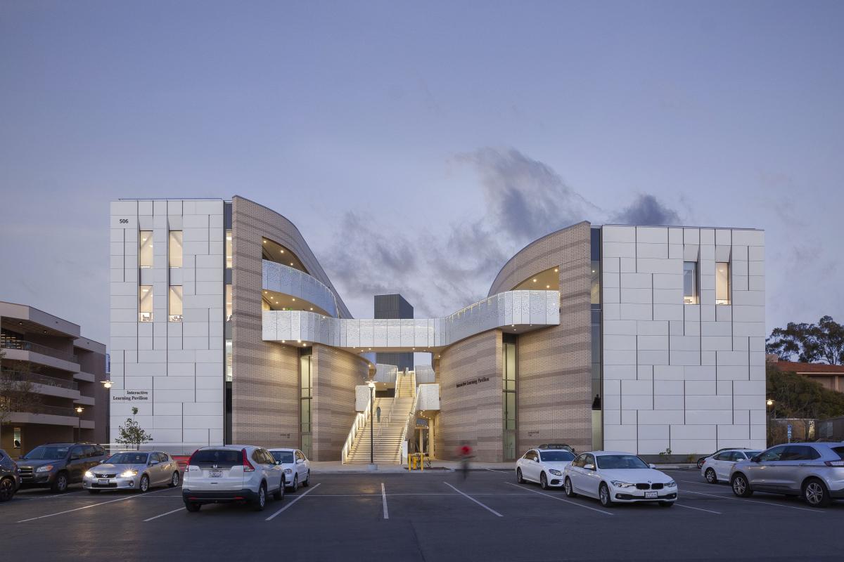 worldarchitects's tweet photo. The Interactive Learning Pavilion at the University of California by LMN Architects in Santa Barbara received the most votes in our poll for US Building of the Year 2023. 
https://t.co/RpCfXwWcYM

Photos: Patrick Price

#waofficial #worldarchitects 
#architecture #bestof https://t.co/HkWmFt3kEI