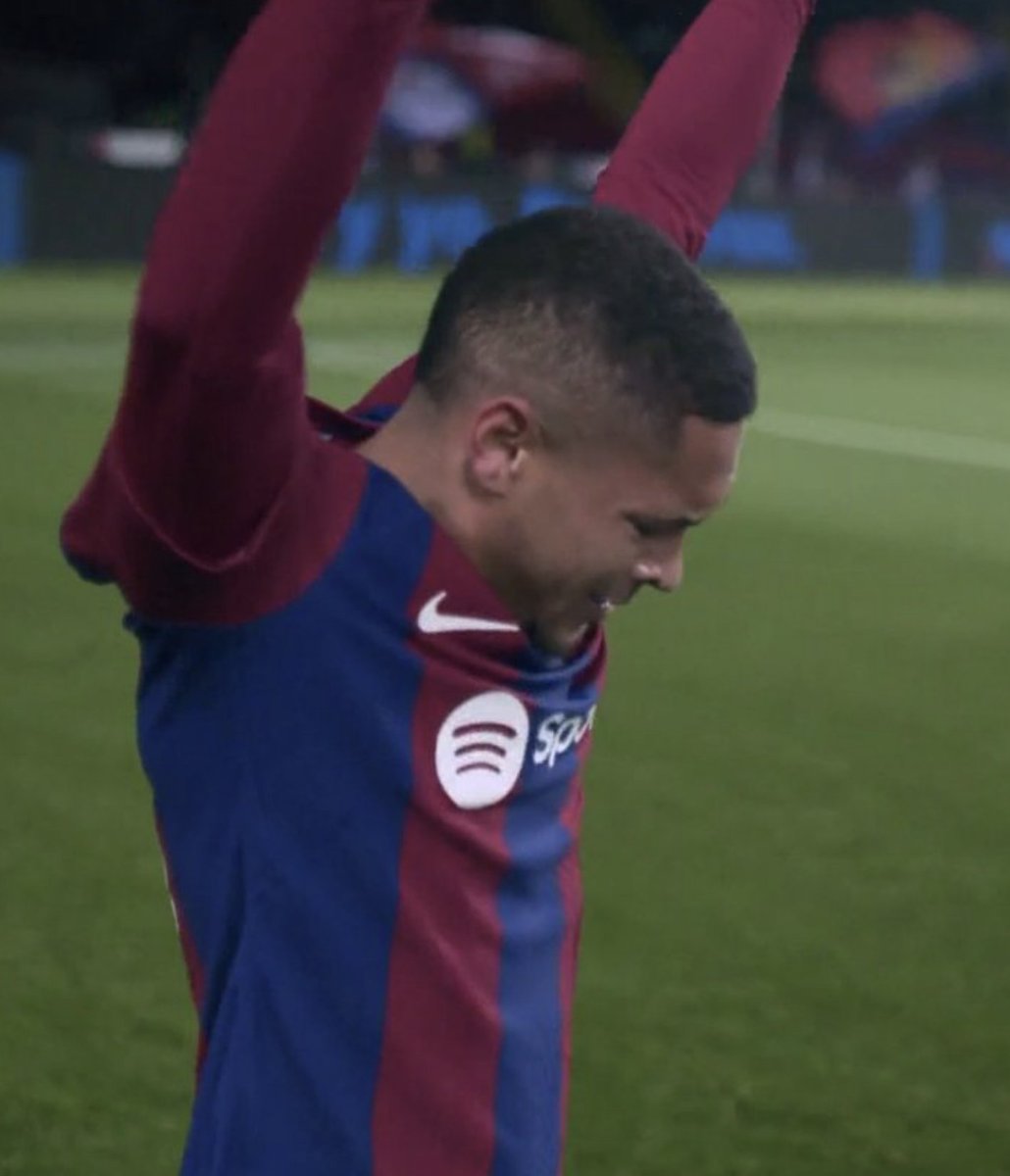 Vitor Roque was in tears after scoring his first goal for Barcelona. Emotional.