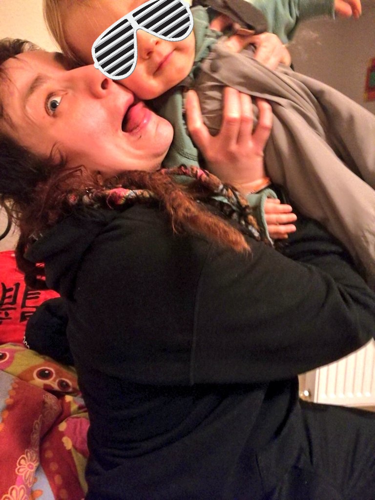 nuclearnightmar's tweet image. Wie die Zeit vergeht!
Unser #Sohn Leon wurde heute 1 Jahr alt! Tante @pianator87 war heute zur Party eingeladen und hat tolle Bücher sowie einen Spielteppich mitgebracht!
@GammelinSandy &amp;amp; ich sagen nochmal danke für den schönen Tag!
#kindergeburtstag #familie #Elternzeit