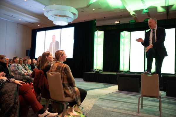 PLTWorg's tweet image. @mrronclark a Disney American Teacher of the Year, New York Times bestselling author, and White House honoree, shared how he sparks a love of learning in classrooms from North Carolina to New York City. #SparkingCuriosity2024 #STEMeducation