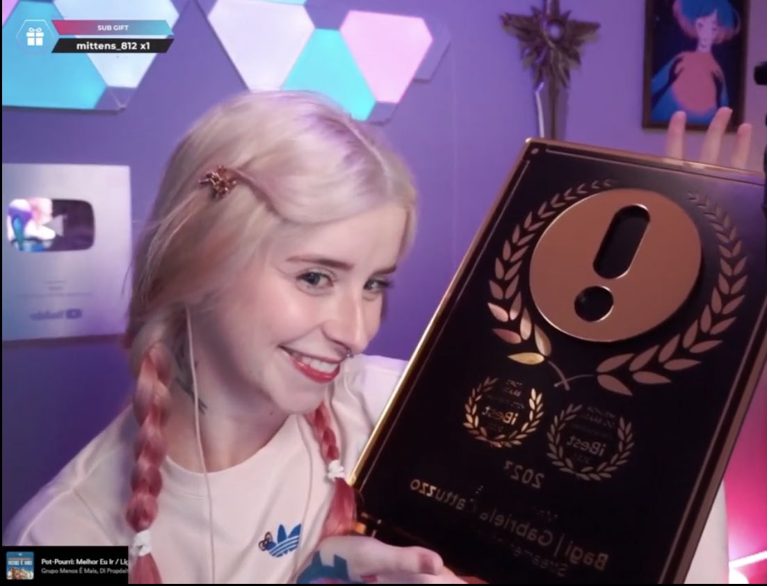 bagimoments's tweet photo. ✨streamer do ano https://t.co/lnH4i04EJH