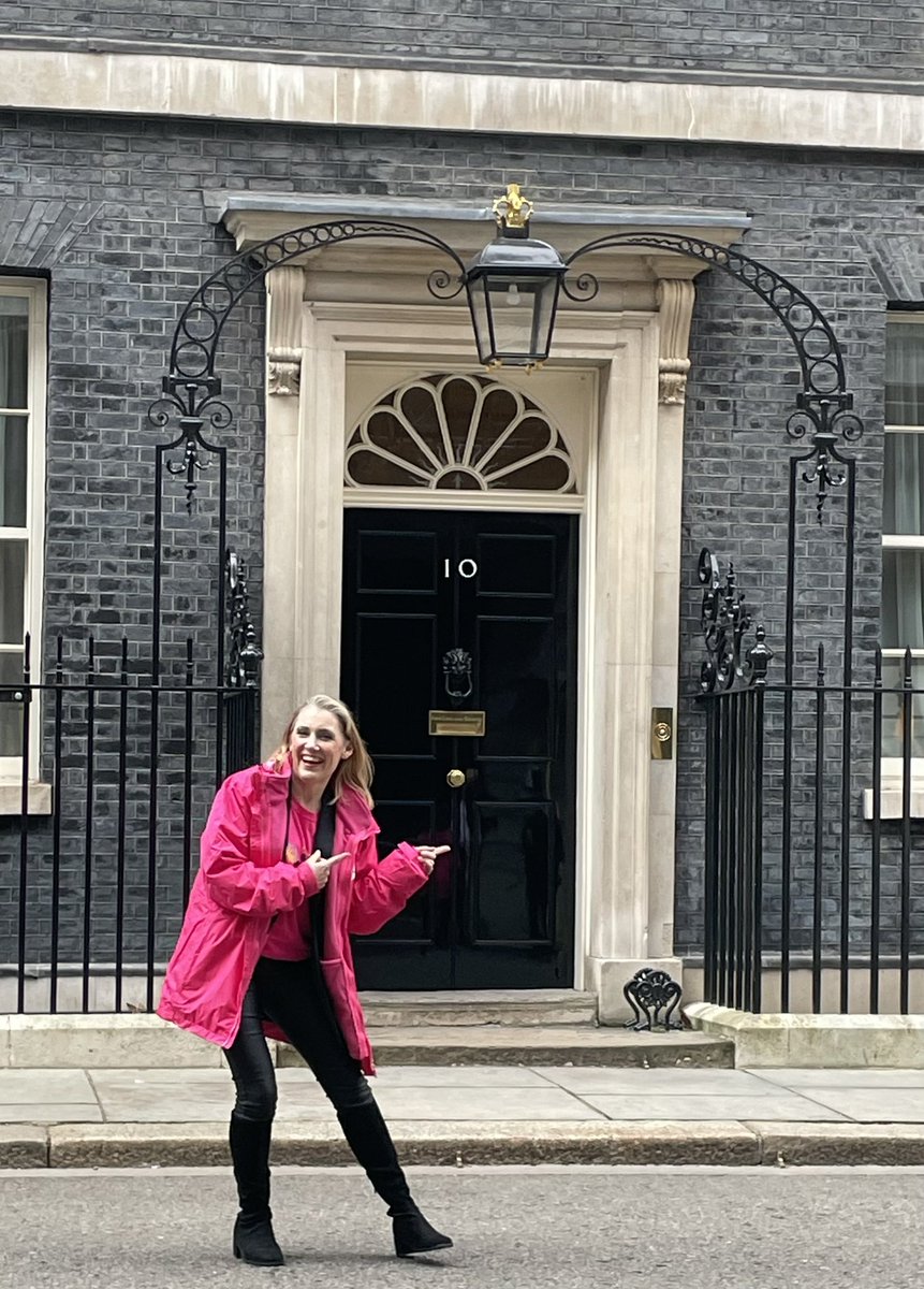 shitscaredmum's tweet photo. Today we delivered a petition to @10DowningStreet signed by 81,000 people who share our view that we need more research into brain tumours- the biggest cancer killer of children &amp; adults under 40
The current 2% of research spend is unacceptable #BeMoreLaura 
@braintumourrsch https://t.co/y2PqmsRUNH