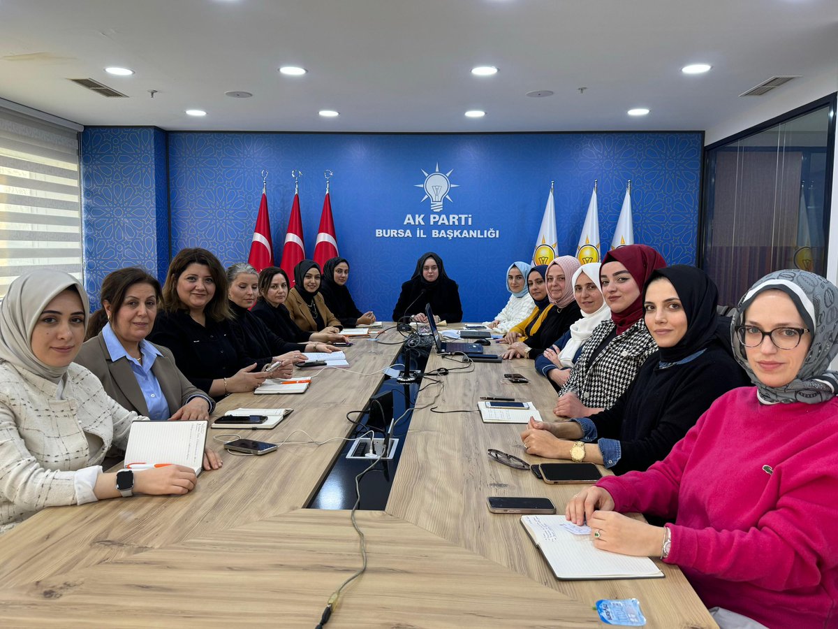 akkadinbursa's tweet photo. İlçe Kadın Kolları Başkanlarımız ve Yürütme Kurulumuz ile birlikte Başkanımız İmren Çavuşoğlu başkanlığında İlçe Kadın Kolları Başkanları toplantımızı gerçekleştirdik. https://t.co/QwadL8Pe3X