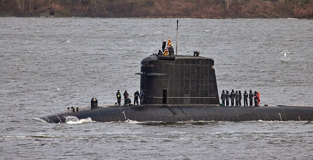 DougieCoullPix's tweet photo. 2/2 - 🏴Today’s French visitor 🇫🇷
#france #french #submarine #submariner #rubisclass #hmnbclyde #navy #frenchnavy #frenchsubmarine https://t.co/SOvUin7pTu