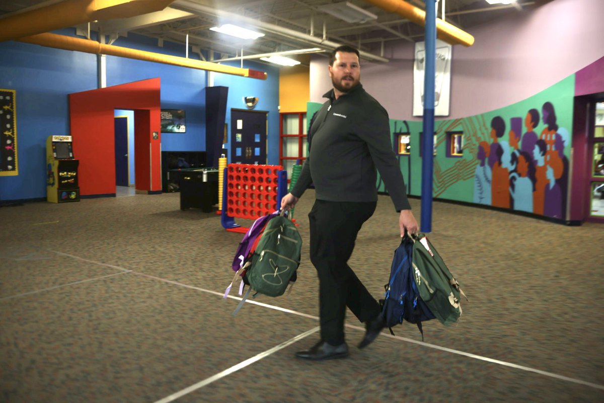 BGClubSeva's tweet photo. We would like to express our gratitude to @groundworks for generously donating over 400 backpacks to Club members. Additionally, school supplies were distributed to club members to help them kickoff the new year. Thank you so much, Groundworks! https://t.co/bi1esVh1fv