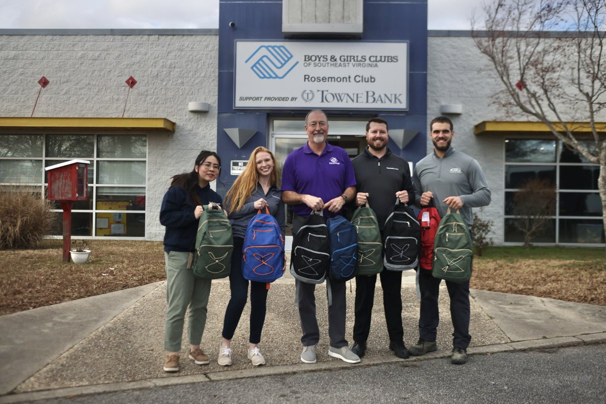 BGClubSeva's tweet photo. We would like to express our gratitude to @groundworks for generously donating over 400 backpacks to Club members. Additionally, school supplies were distributed to club members to help them kickoff the new year. Thank you so much, Groundworks! https://t.co/bi1esVh1fv