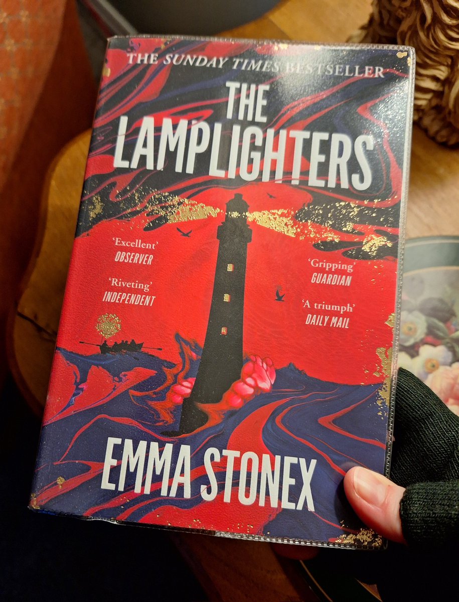 I finished my #librarybookclub read today and I absolutely loved it! #TheLamplighters by @StonexEmma kept me guessing and wondering right to the very last page!