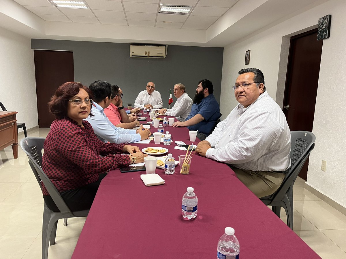 Recibí a mis compañeros Representantes Federales en la Representación SEGOB para intercambiar información y estrechar lazos institucionales en beneficio de la ciudadanía tabasqueña, gracias por la confianza <a href="/LuisaAlcalde/">Luisa Alcalde</a> <a href="/SEGOB_mx/">Gobernación</a>
