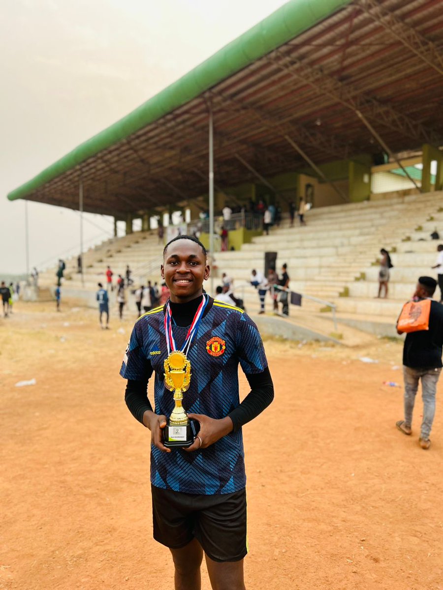 hfworld_'s tweet photo. Goalkeeper of the tournament. 🏆✅️

Swanky of @ballboysfunaab 

🎮 Six games
🚫 Five clean sheets
🥉 Bronze medalist

Swanky equals Emmzzy (former @SMART_FC_21 Goalkeeper) for record most clean sheets in a single edition of Exquisite Soccer Gala.

#ESGvol3 #FUNAAB https://t.co/CmXxHlABR5