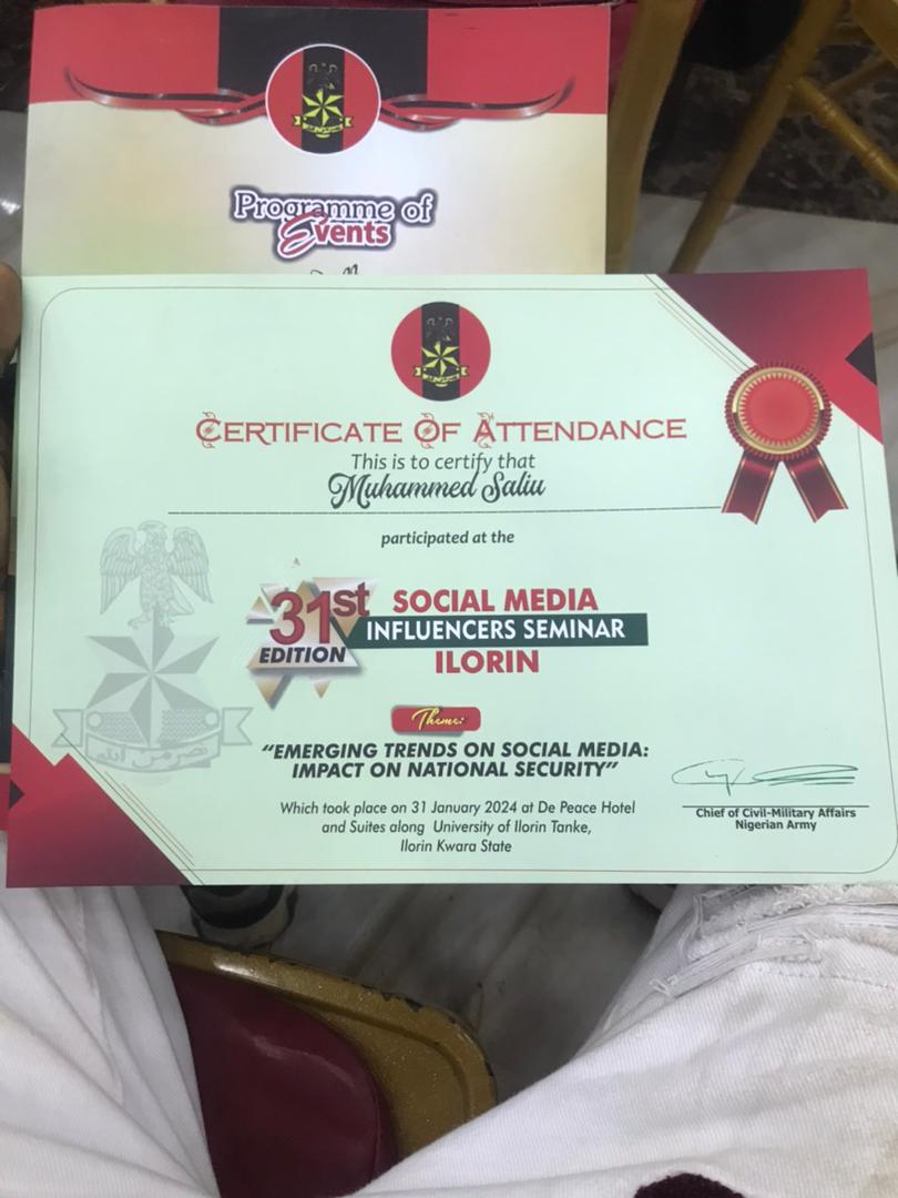 Muhammad_SolihS's tweet photo. #NASocialMediaSeminalIlorin 
#Kwarastatepolytechnic
#HQNigerianArmy
#SocialMediaInfluencers 
#31stEdition
#SayNoToFakeNews https://t.co/zm7uzAajPx