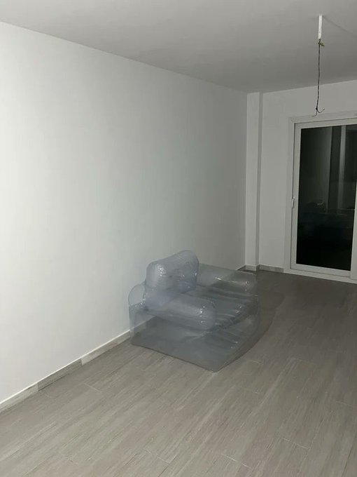 Just sold my furniture to go all in on crypto. https://t.co/7ybWtzhFMl