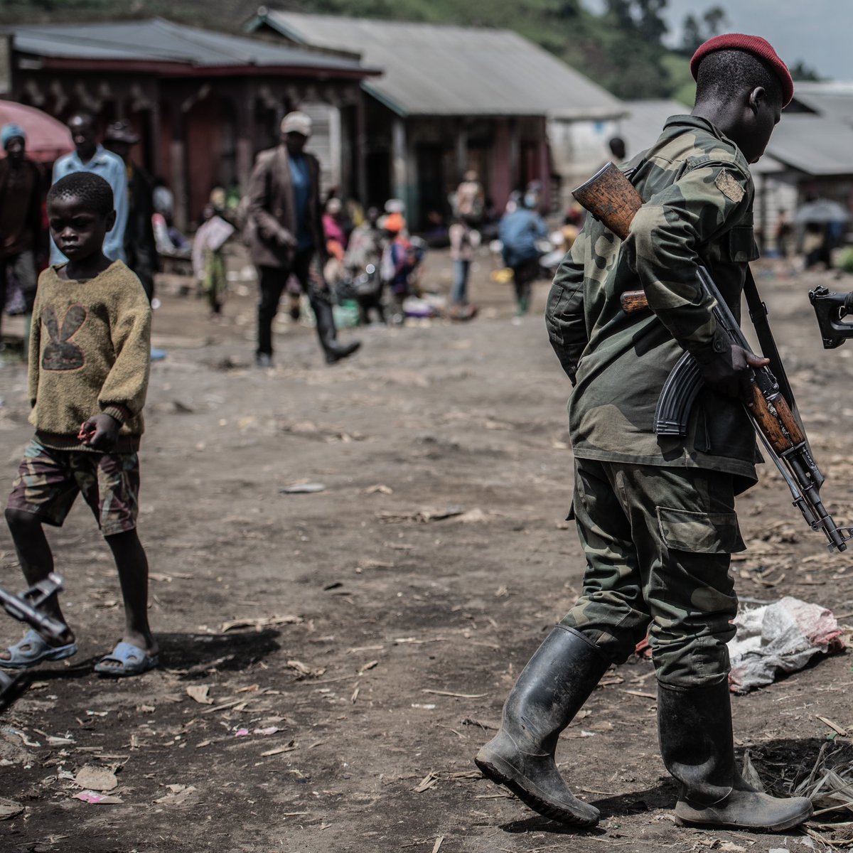 Dix-neuf personnes sont décédées selon l’armée congolaise. Vingt, selon les insurgés du M23. Si les belligérants sont à peu près d’accord sur le bilan, ils s’accusent mutuellement par communiqués interposés d’être les auteurs des bombardements. instagram.com/p/C2xi8IFttW3/…