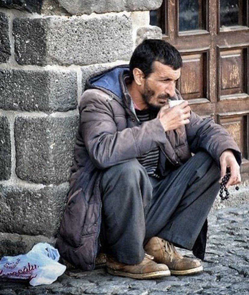 Mehmetyaziyorrr's tweet photo. Yeryüzünde garip,gökyüzünde şöhretli...#ramazanhoca https://t.co/mrsV7rKdk7