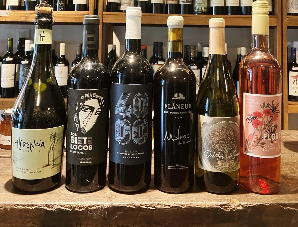 ATENCIÓN!!!
Pack x6 —— 1 espumante, 3 tintos, 1 Semillón y 1 rosado de Malbec. 
Final $39.999.- 💖💯
Salud!!!