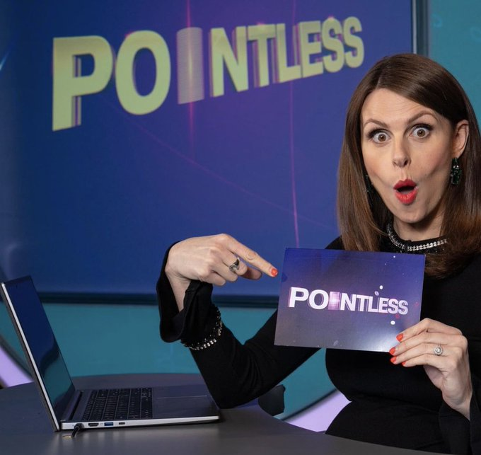 I'm not a fan of @TVsPointless but I will definitely be watching the episode co-hosted by @EllieJaneTaylor!