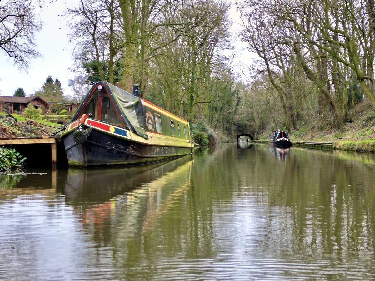 spj1958's tweet image. All quiet on @ShropshireUnion #gnosall #lifesbetterbywater #mini3pro #loveukweather
