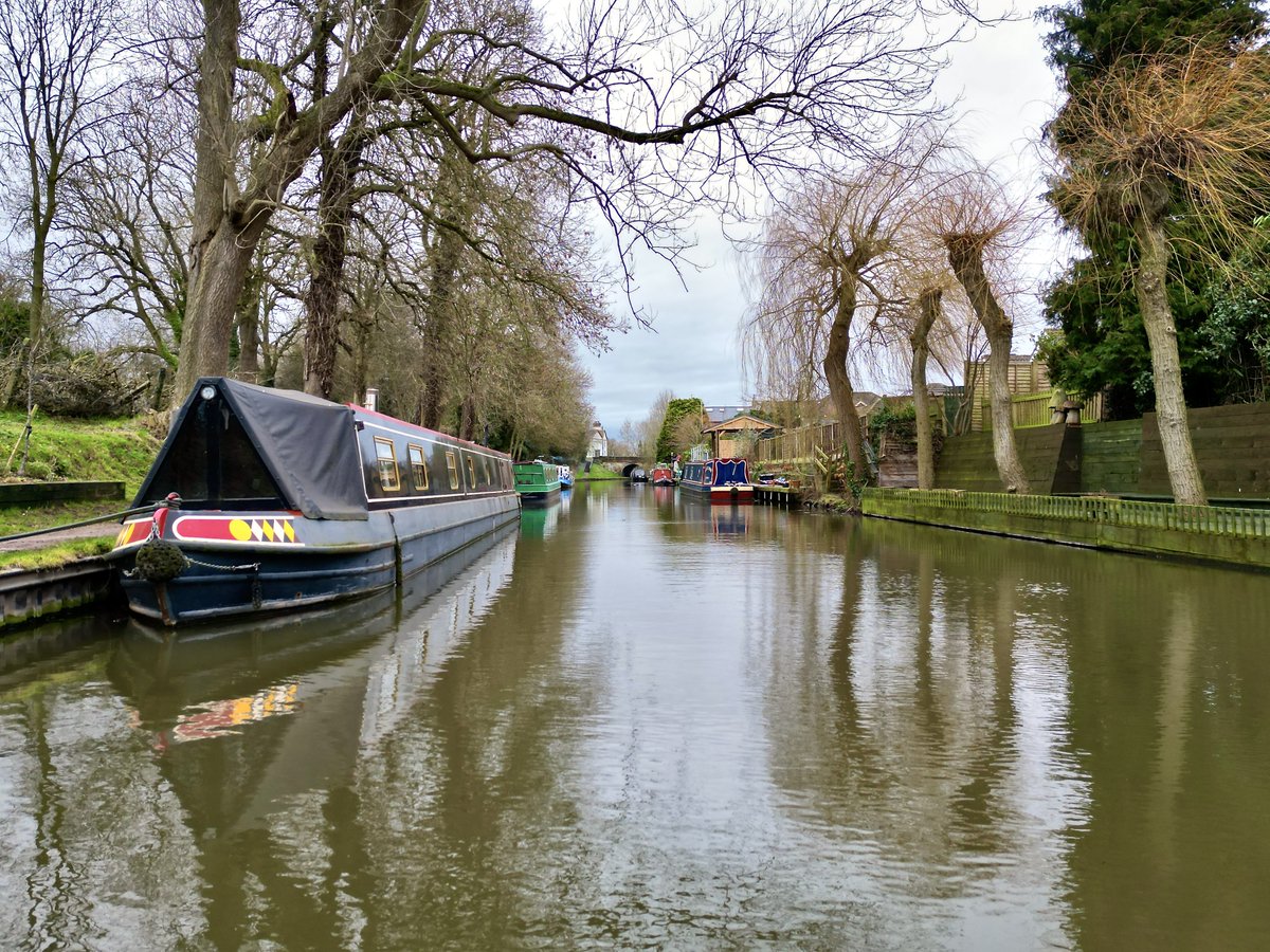 spj1958's tweet image. All quiet on @ShropshireUnion #gnosall #lifesbetterbywater #mini3pro #loveukweather