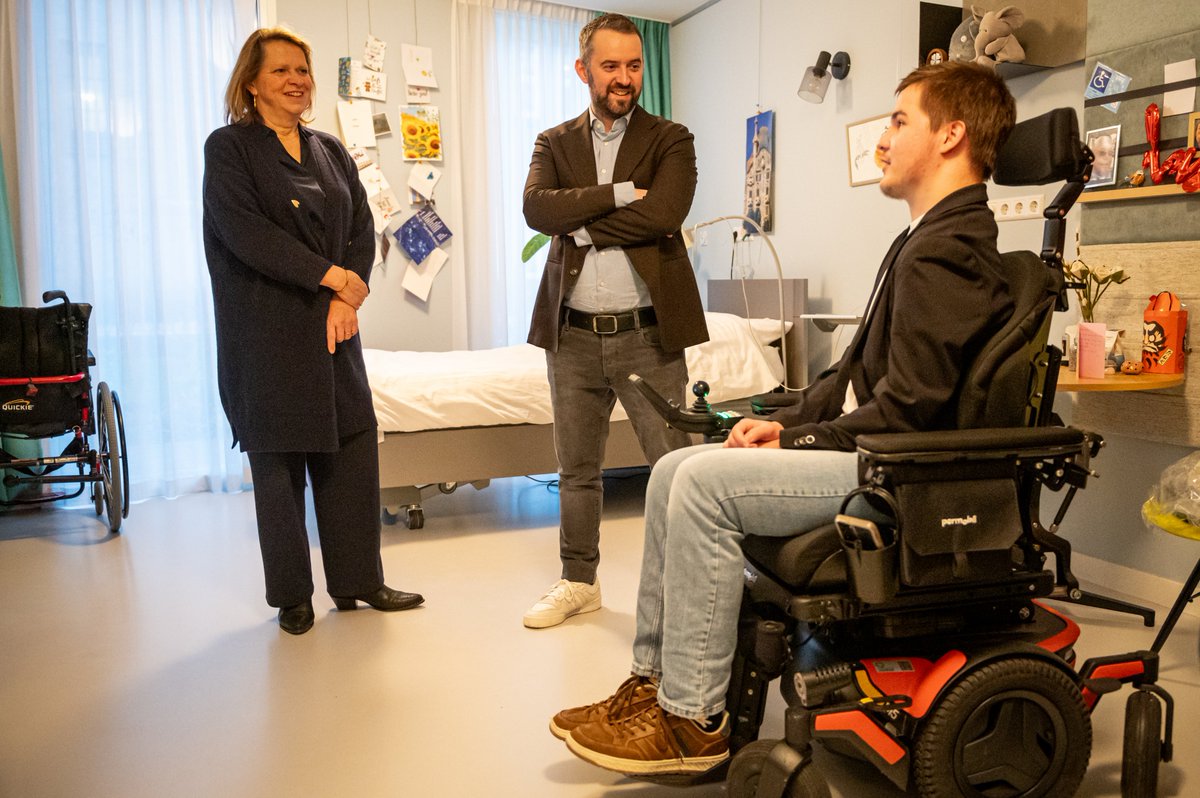 Wat tof om Liam vandaag te ontmoeten. 17 jaar oud, ongeneeslijk ziek maar vol goede ideeën over hoe we onze zorg anders moeten organiseren. 

Door zijn ziekte liep hij zelf tegen dit bureaucratische zorgsysteem aan. Inspiratie voor velen. 🔥