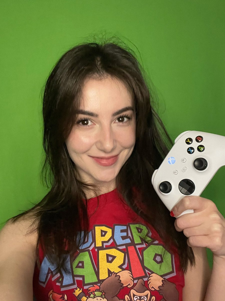 cryptopeachpie's tweet photo. Come watch me play #dropzi by @RealChainGames over on https://t.co/erz9N9OTvy 💥
I’m LIVE right now 💕 https://t.co/kXtD7GbMxz