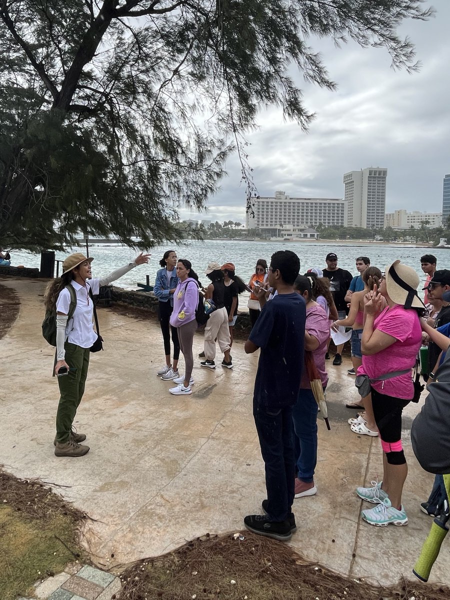 ¡Gracias a quienes participaron de nuestra primera actividad de #EscambrónEmbellece! 

Contamos con el apoyo de recursos de @Opas_PR , quienes nos hablaron sobre el programa de #BanderaAzul durante una charla e hicimos un recorrido por la zona del Escambrón.  #TuHuellaEnArmonía