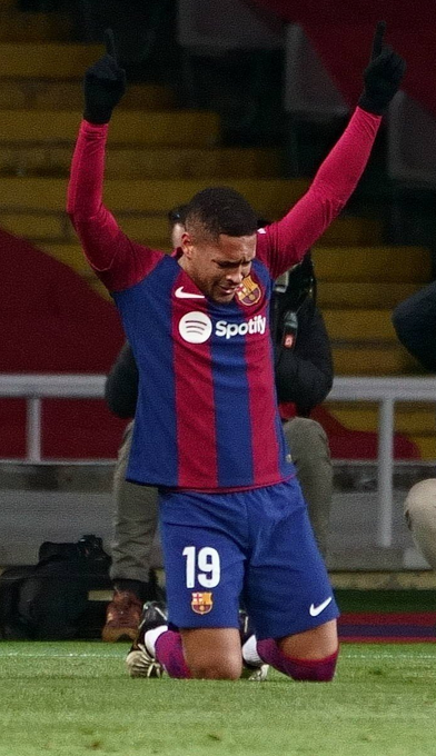 GFMiIIxXsAAJTNB?format=png&name=small