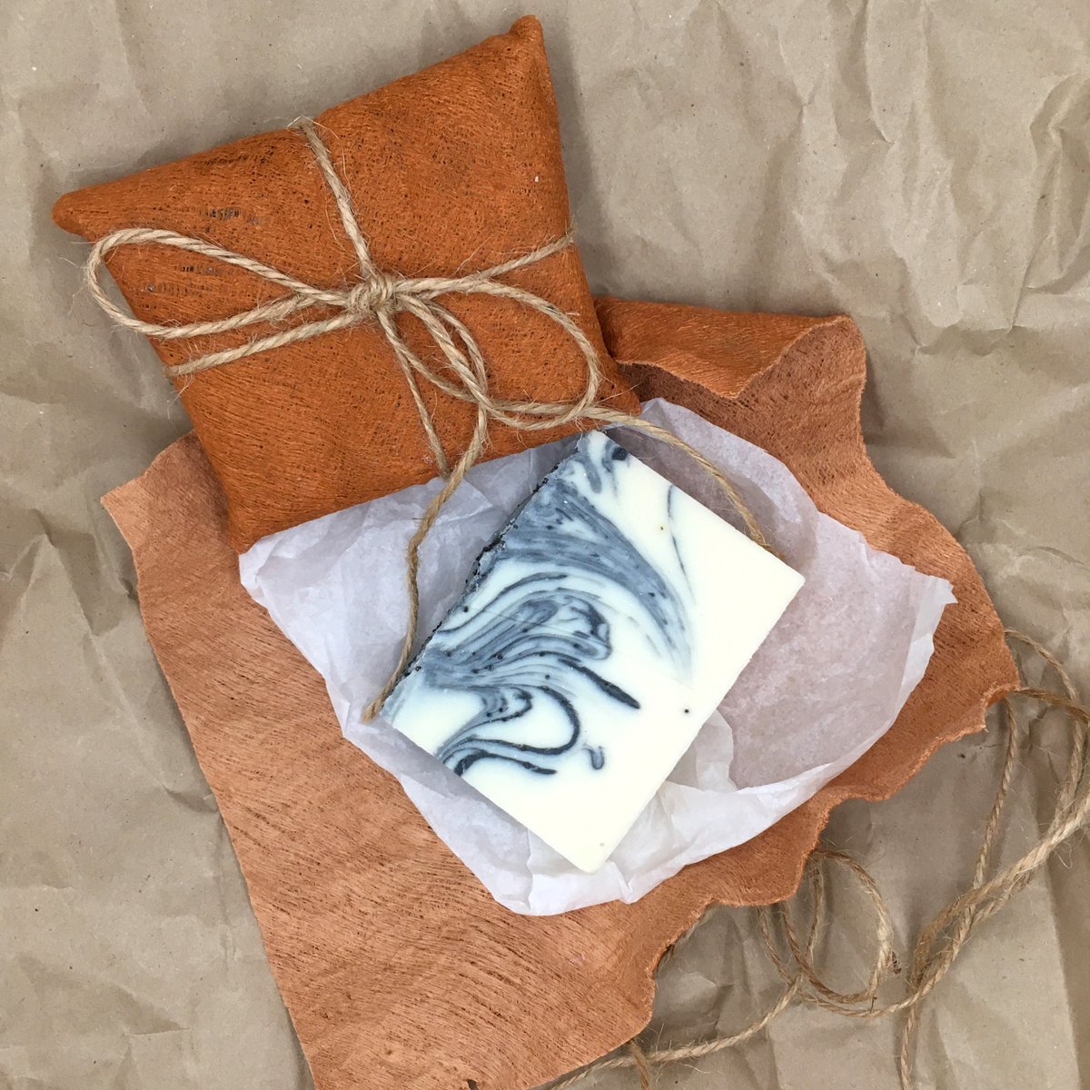 AfriArtisan's tweet image. Minty Spa Natural Handmade Soap Bar Gift Wrapped with Barkcloth

afriartisan.etsy.com/listing/163062…

#HandmadeHour #giftforhome #homedeco #Gift #SocEnt #SEO #craft #onlinecraft #etsysale #etsygifts #UKGiftHour #shopsmall #supportsmallbusiness #shopindie #Soap #Barkcloth #Natural #Beauty