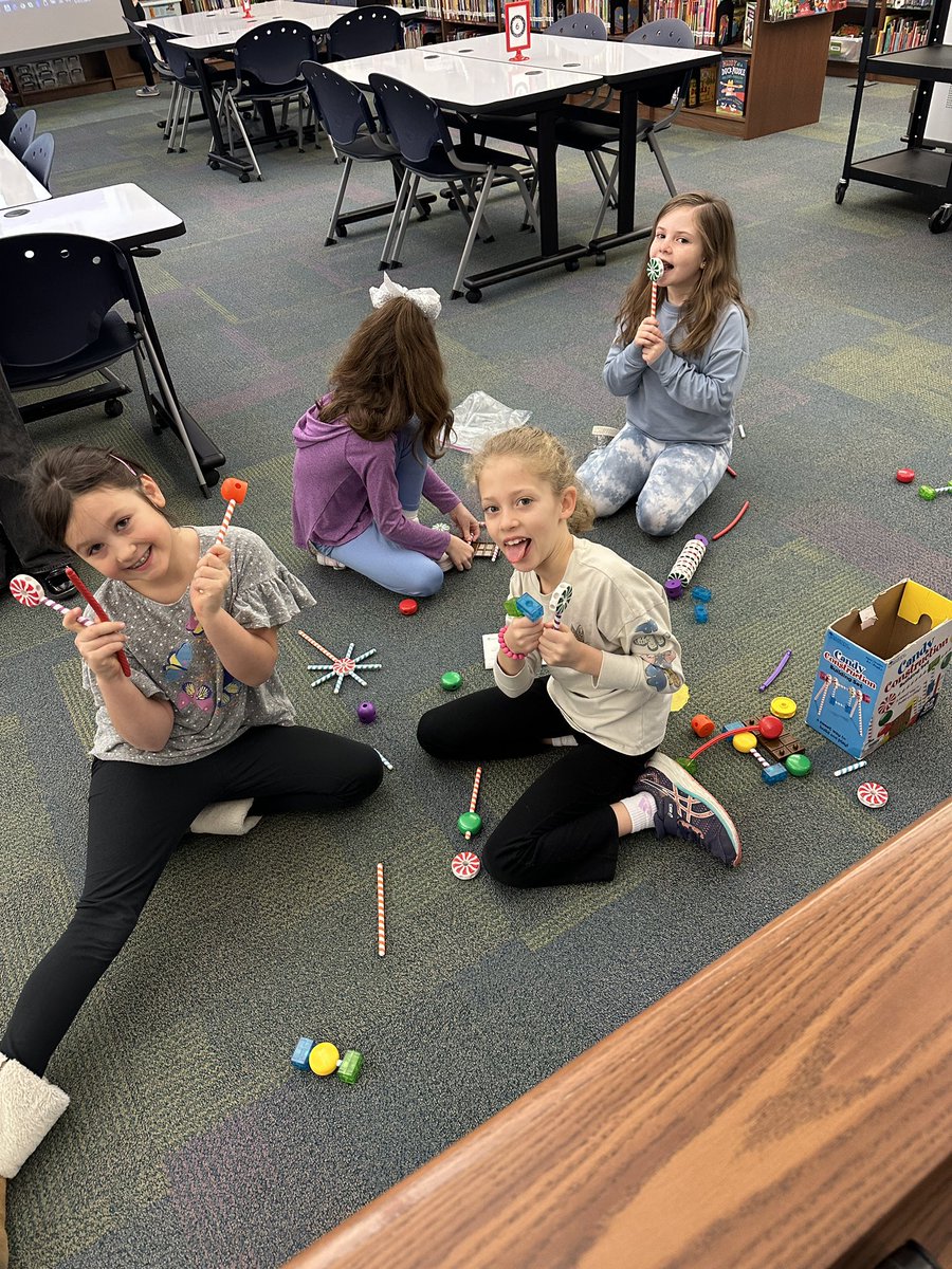 MatteiBookBits's tweet photo. It was a busy morning in the #ccelibrary today! @CockrellChamps 2nd Graders had a blast starting their day with #makermornings! It was a joy to see them work together and create. Check out these unique lollipops 🍭! @PISD_Libraries #cockrellmakes https://t.co/ptziQ9CqkS