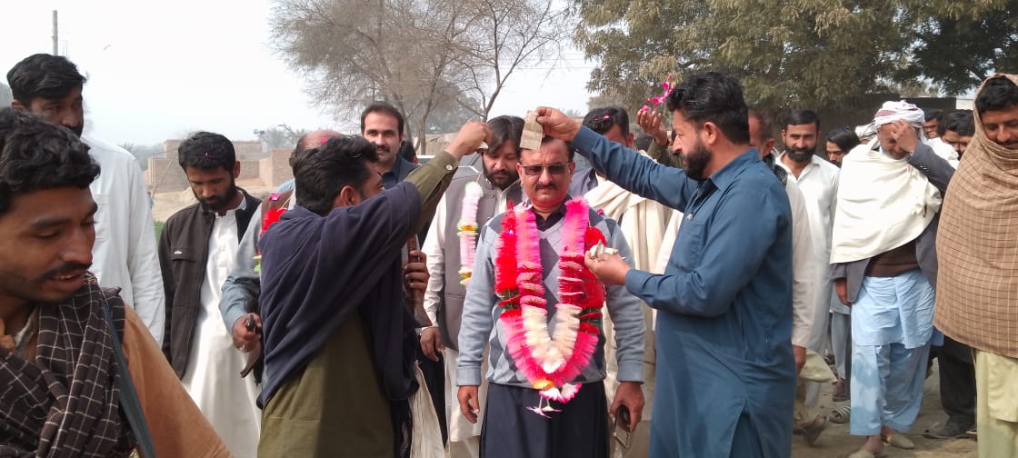 S_AonDogar's tweet photo. جس عزت محبت اور دُعاؤں سے میرے بھائی مجھے نواز رہی ہیں ، میں الفاظ میں شکریہ ادا نہیں کر سکتا، ہمیشہ مان رکھوں گا🙏
InshAllah #PP271 ✌️🐅
#sardaraonhameed
#muzaffargarh https://t.co/y3nQULjfef
