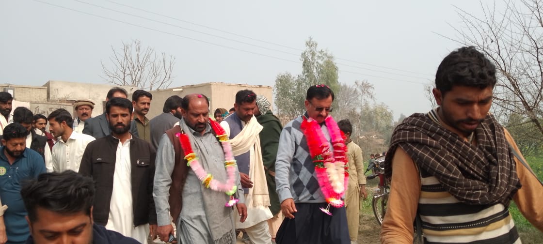 S_AonDogar's tweet photo. جس عزت محبت اور دُعاؤں سے میرے بھائی مجھے نواز رہی ہیں ، میں الفاظ میں شکریہ ادا نہیں کر سکتا، ہمیشہ مان رکھوں گا🙏
InshAllah #PP271 ✌️🐅
#sardaraonhameed
#muzaffargarh https://t.co/y3nQULjfef