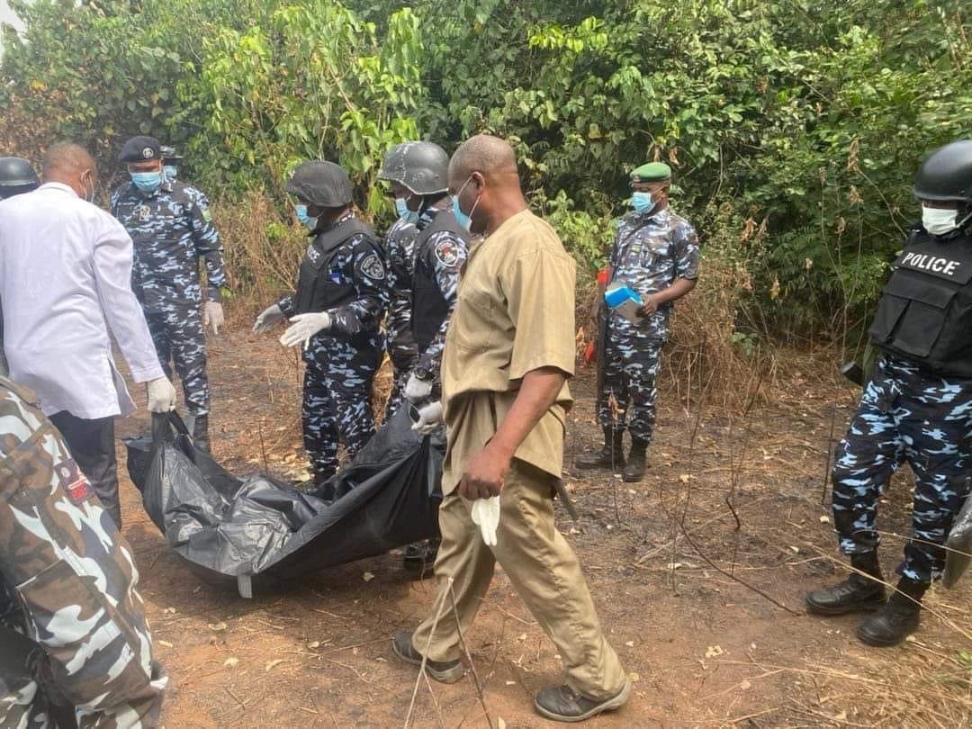 simon_ekpa's tweet photo. The 5 arrested KIDNAPPERS in Imo State are;

1.Ozeru Sabo
2.Muazu Awuta
3.Bashir Yahaya
4.Saddam Suleiman
5. Abdullahi Abubakar

All from Jau LGA in Jigawa State.

Two decomposing bodies were recovered in the forest where they were arrested.

Imagine people traveling all the way from Jigawa State to Imo State to carry out the business of kidnapping?