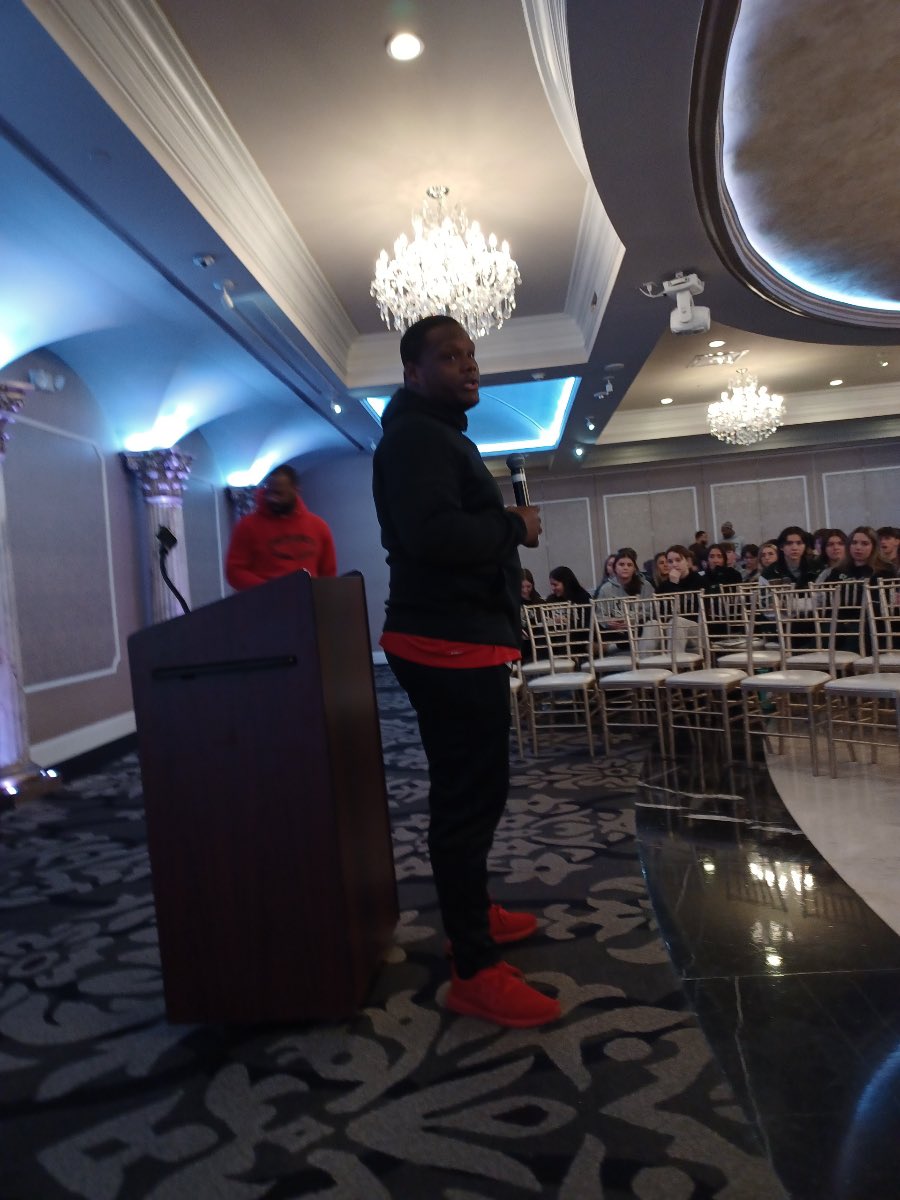 CoachAtkins88's tweet image. Today I had the opportunity to stand in front of eight different high schools to talk about my story and encourage them that is never over. #SecondChance #successmotivation #chaseyourdreams  #keeppushingforward #motivateyourself #bethebestyou
