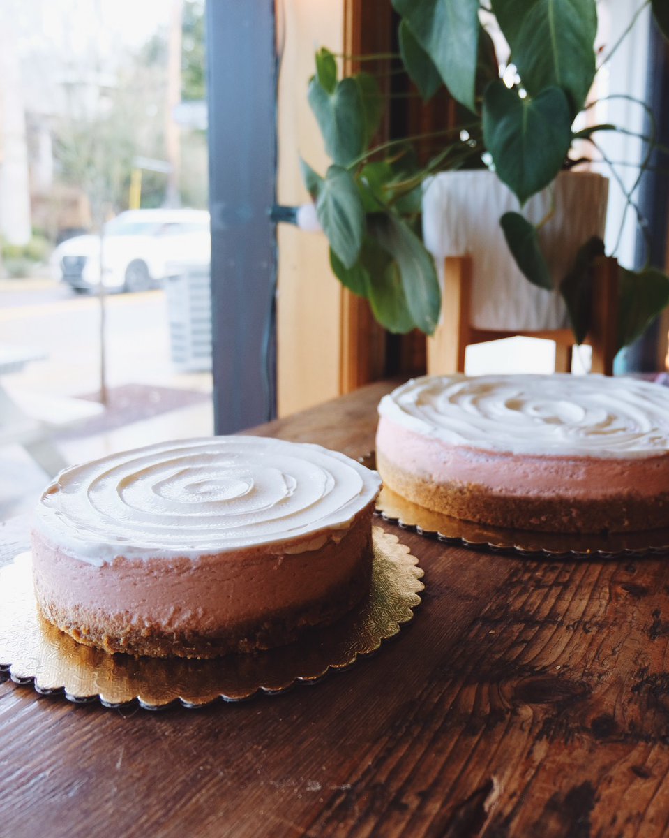 LaurettaJeans's tweet photo. Valentine's Day pre-orders are LIVE! 💝 Head to our website (or call! or order in shop!) to secure your 5" cutie cakes for two, Raspberry Victoria and Passionfruit pies, Guava Cheesecakes and MORE. This year's Valentine's cake flavors are Pink Champagne and Red Velvet. 💋 https://t.co/n4j0raYQBa