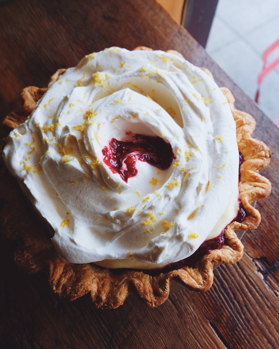 LaurettaJeans's tweet photo. Valentine's Day pre-orders are LIVE! 💝 Head to our website (or call! or order in shop!) to secure your 5" cutie cakes for two, Raspberry Victoria and Passionfruit pies, Guava Cheesecakes and MORE. This year's Valentine's cake flavors are Pink Champagne and Red Velvet. 💋 https://t.co/n4j0raYQBa