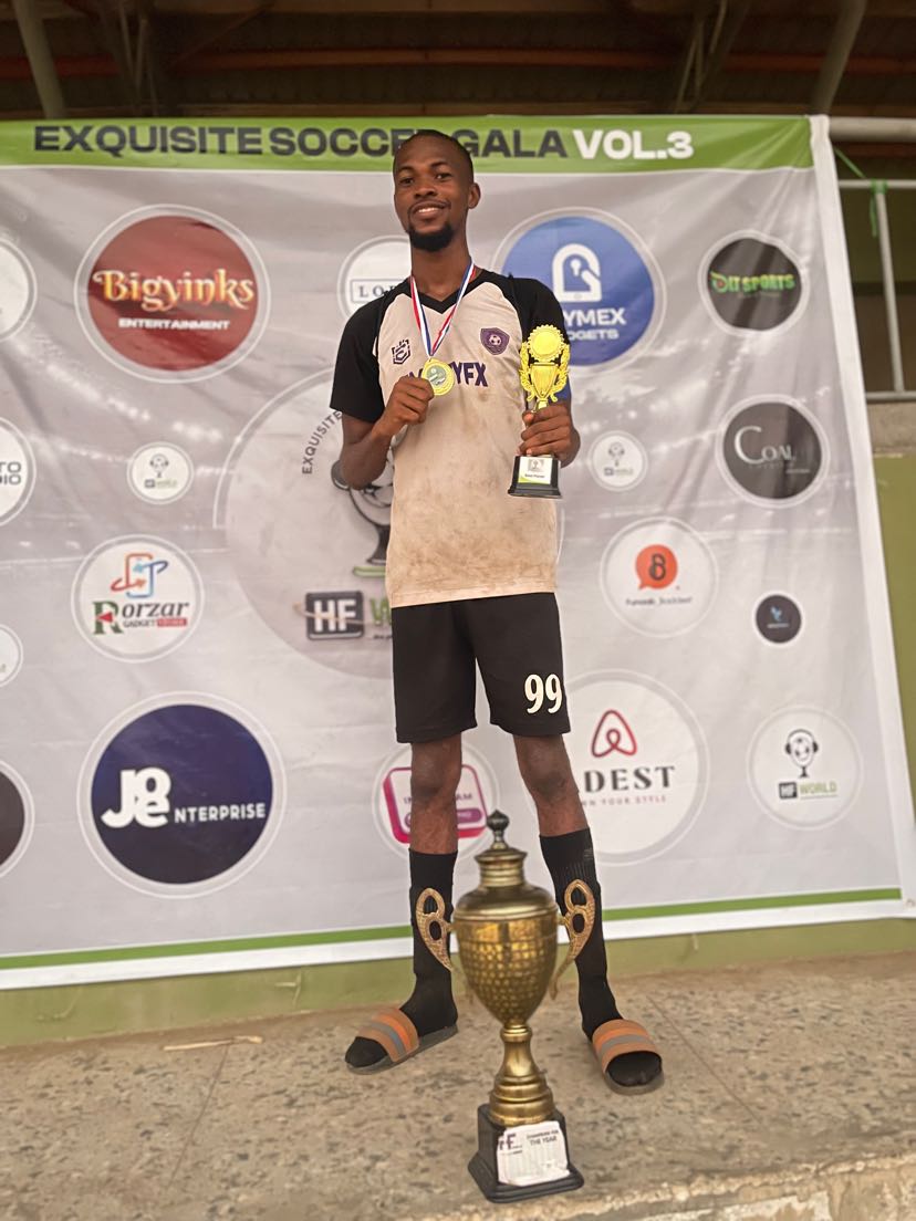 hfworld_'s tweet photo. Player of the tournament. 🏆 🏅

@Classicadez01 Adez of @SMART_FC_21 FC

🎮 Five games
🚫 Three clean sheets
⚽️ One crucial semi final goal

The center back stood tall like a legend he is and as captain of the side, led by example to help retain their title.

#ESGvol3 #FUNAAB https://t.co/LC0UjYF1eh