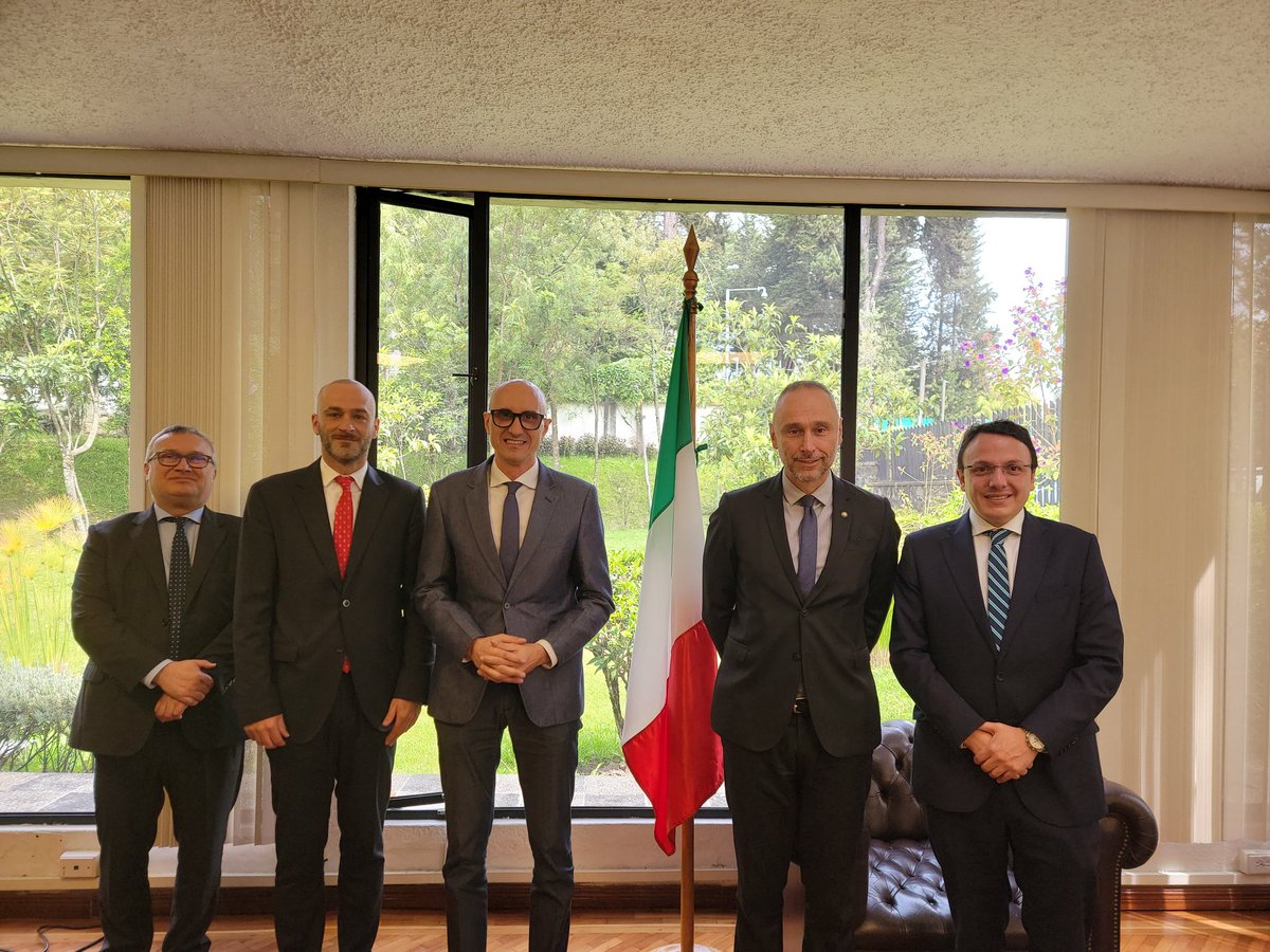 ItalyinEcuador's tweet photo. El Embajador de Italia🇮🇹, @giovadavoli, recibió el día de hoy la visita de los directivos de Ferrero del Ecuador, donde se destacaron los desafíos del mercado alimenticio del país, así como la relevancia de la planta de Ecuador🇪🇨, que abastece a varios mercados de Latinoamérica https://t.co/g9AsfrAJVC
